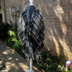 Echo Argyle wrap with fringe and hood one size W049